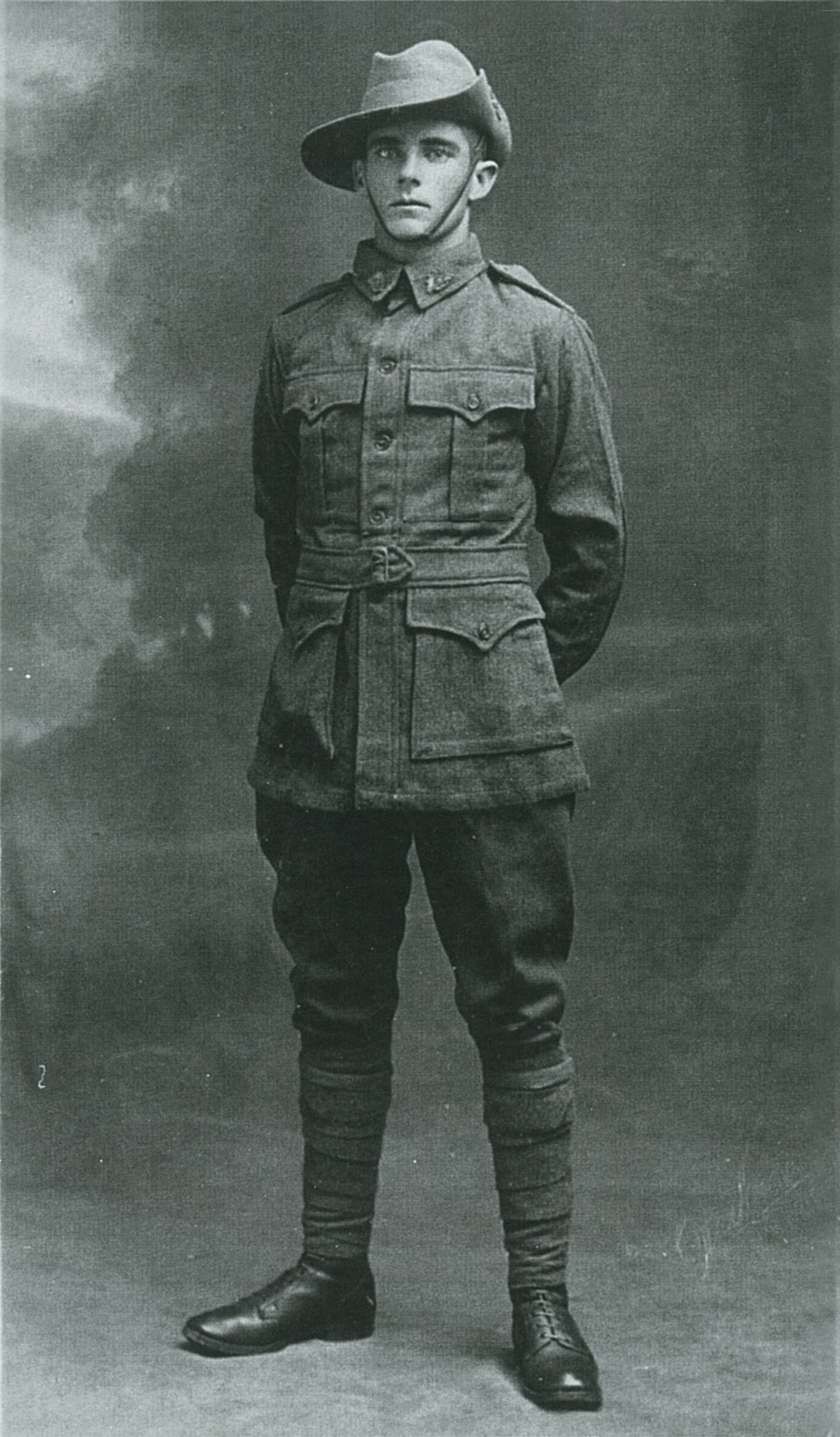 Photo of photos/Murdoch William McLennan 1898-1918 soldier portrait